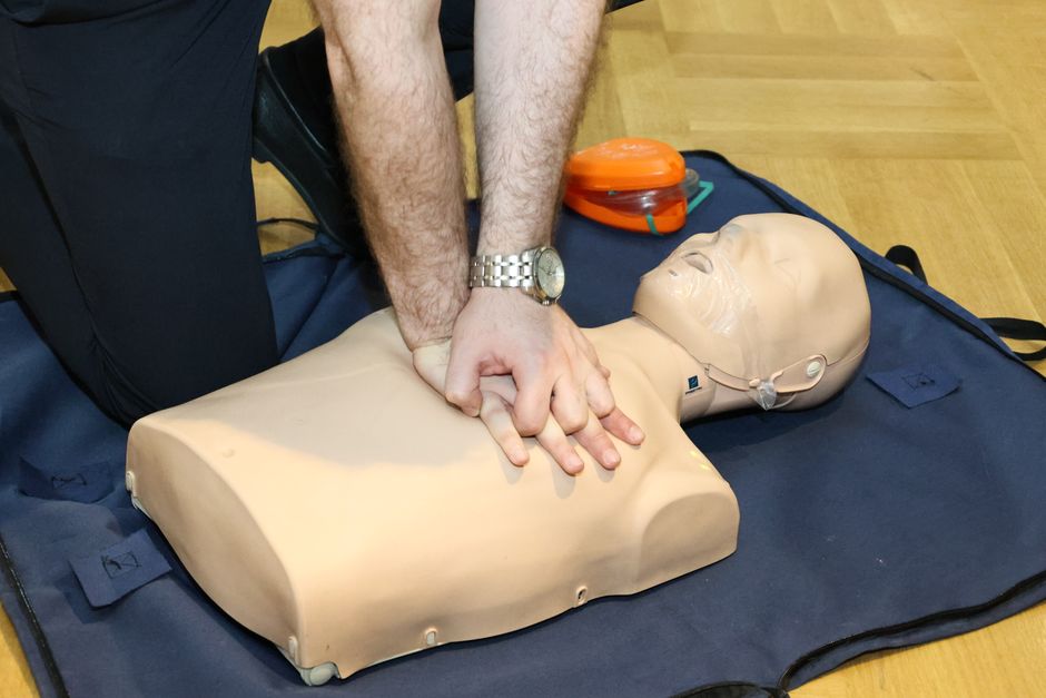 Recognising Cardiac Events at Work: When CPR Skills Make the Difference